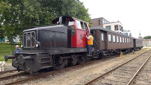 Diesellok 1 „Zuckersusi“ Baujahr: 1959 mit Personenwagen FSF04 Baujahr:1920